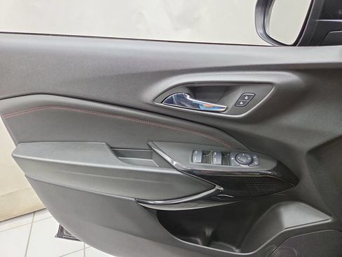 Used 2024 Chevrolet Trax RS w/ Sunroof Package FWD image 22