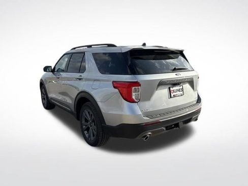 Used 2023 Ford Explorer XLT w/ Equipment Group 202A AWD/4WD image 9