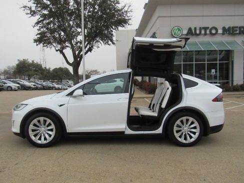 Used 2018 Tesla Model X 100D image 21