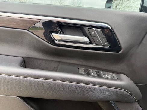 Used 2025 Chevrolet Suburban Premier RWD image 29