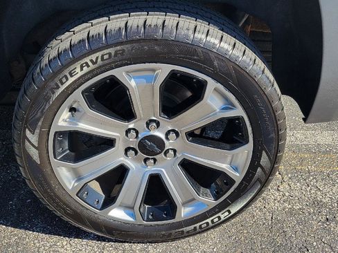 Used 2018 Chevrolet Tahoe LS image 16