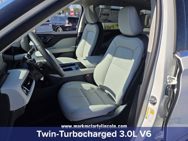 New 2027 Lincoln Aviator AWD image 8