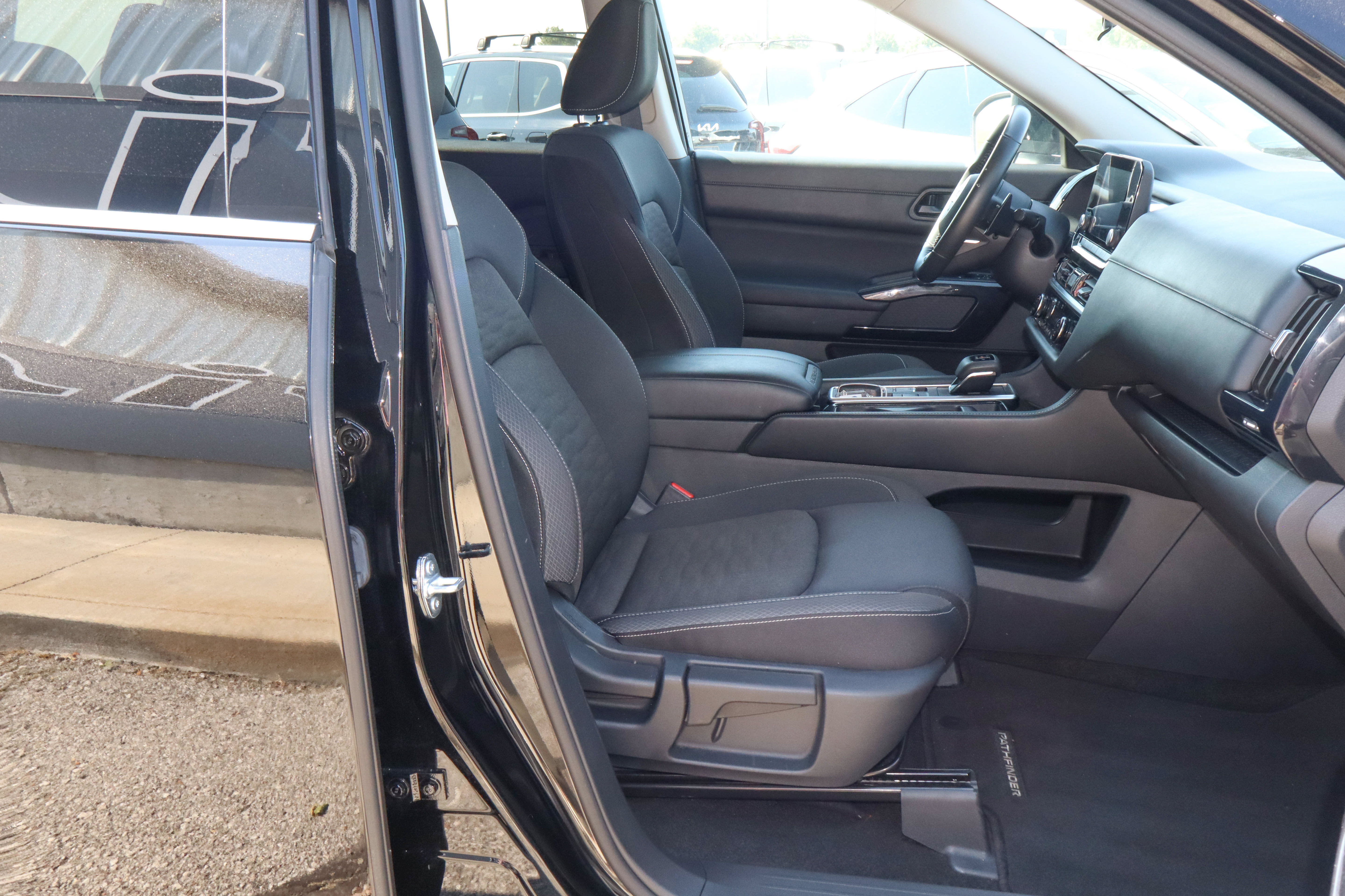 Used 2025 Nissan Pathfinder SV FWD image 24