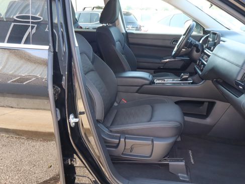 Used 2025 Nissan Pathfinder SV FWD image 24