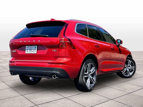 Used 2019 Volvo XC60 T5 Momentum w/ Multimedia Package AWD/4WD image 16