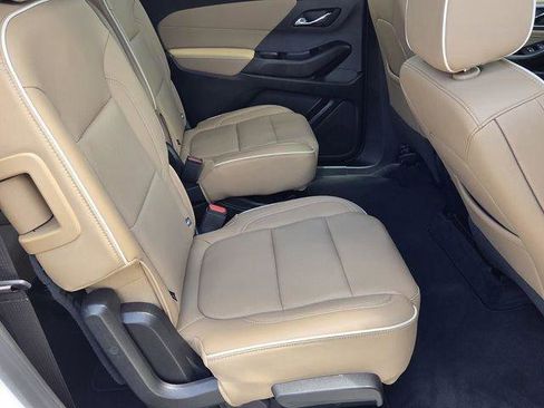 Used 2023 Chevrolet Traverse Premier FWD image 15