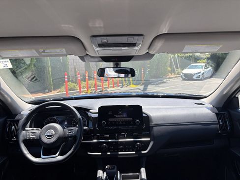 Used 2025 Nissan Pathfinder SV FWD image 36