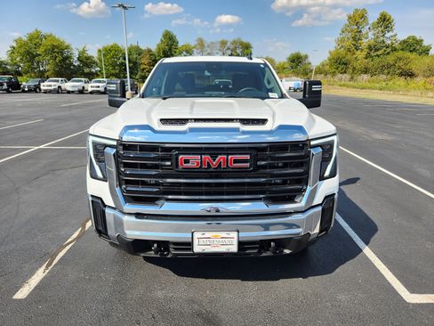 New 2025 GMC Sierra 2500 Pro image 2