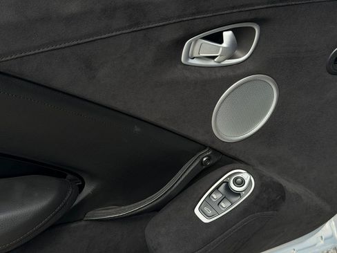Used 2020 Aston Martin V8 Vantage Coupe RWD image 26