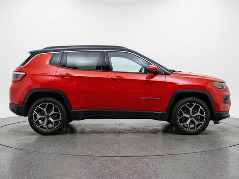 Used 2025 Jeep Compass Limited AWD/4WD image 11