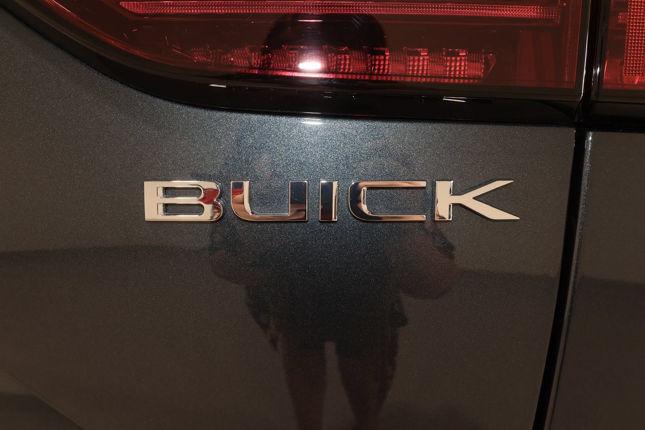 Certified 2026 Buick Envision Preferred AWD/4WD image 35