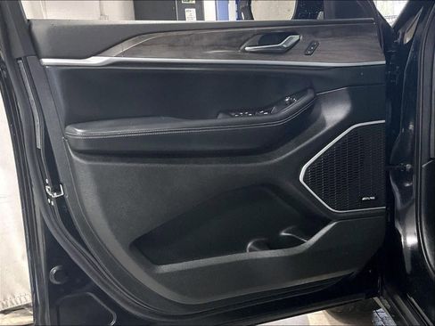 Used 2024 Jeep Grand Cherokee Limited 4xe image 9