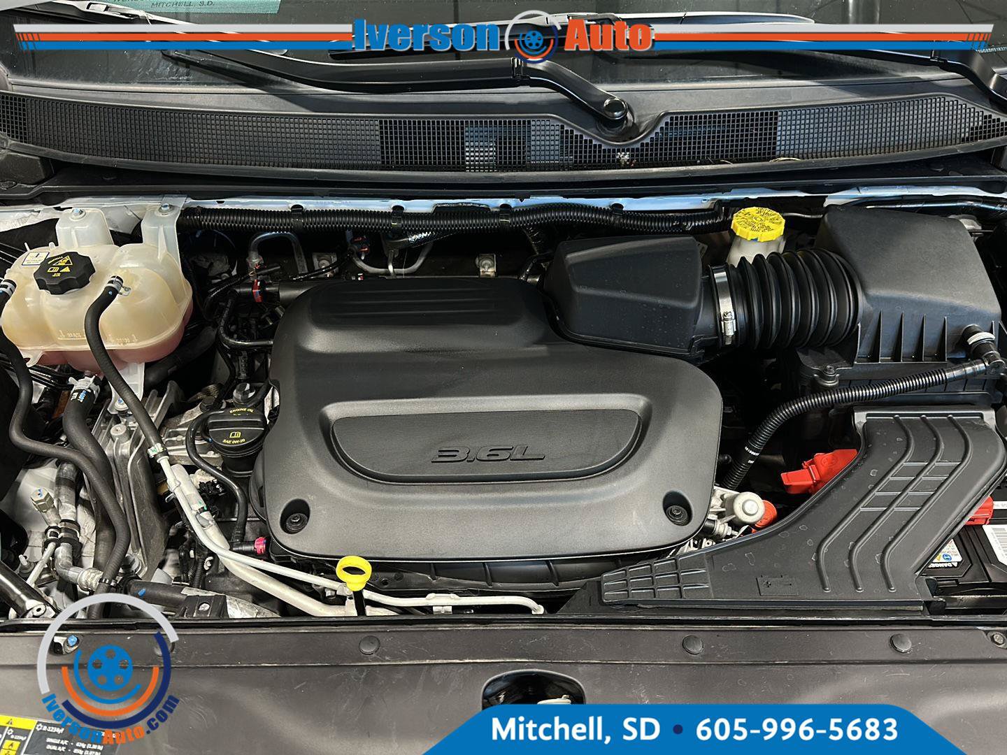Used 2025 Chrysler Pacifica Limited FWD image 10