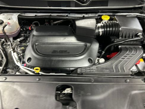 Used 2024 Chrysler Pacifica Limited w/ S Appearance Package image 28