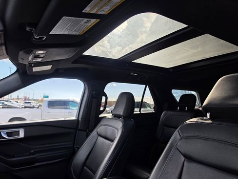 Used 2020 Ford Explorer XLT w/ Equipment Group 202A image 11