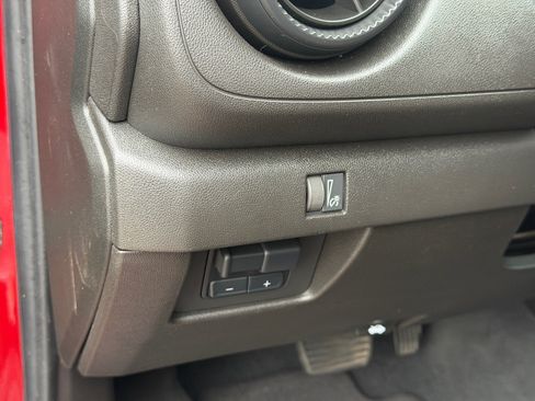 Used 2025 Chevrolet Colorado Trail Boss AWD/4WD image 20