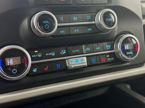 Used 2024 Ford Expedition XLT image 24