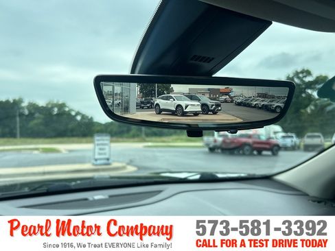 Certified 2022 GMC Acadia Denali w/ Denali Ultimate Package AWD/4WD image 15