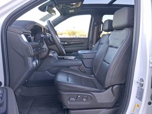 Used 2023 GMC Yukon XL Denali w/ LPO, Floor Liner Package image 16