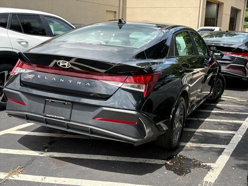 Used 2024 Hyundai Elantra SEL FWD image 4