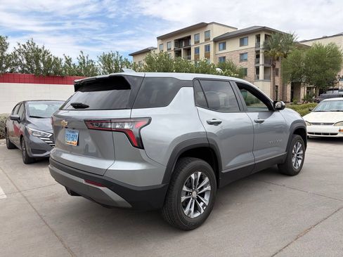 Used 2025 Chevrolet Equinox LT FWD image 3