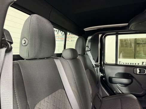 Used 2024 Jeep Gladiator Mojave image 28
