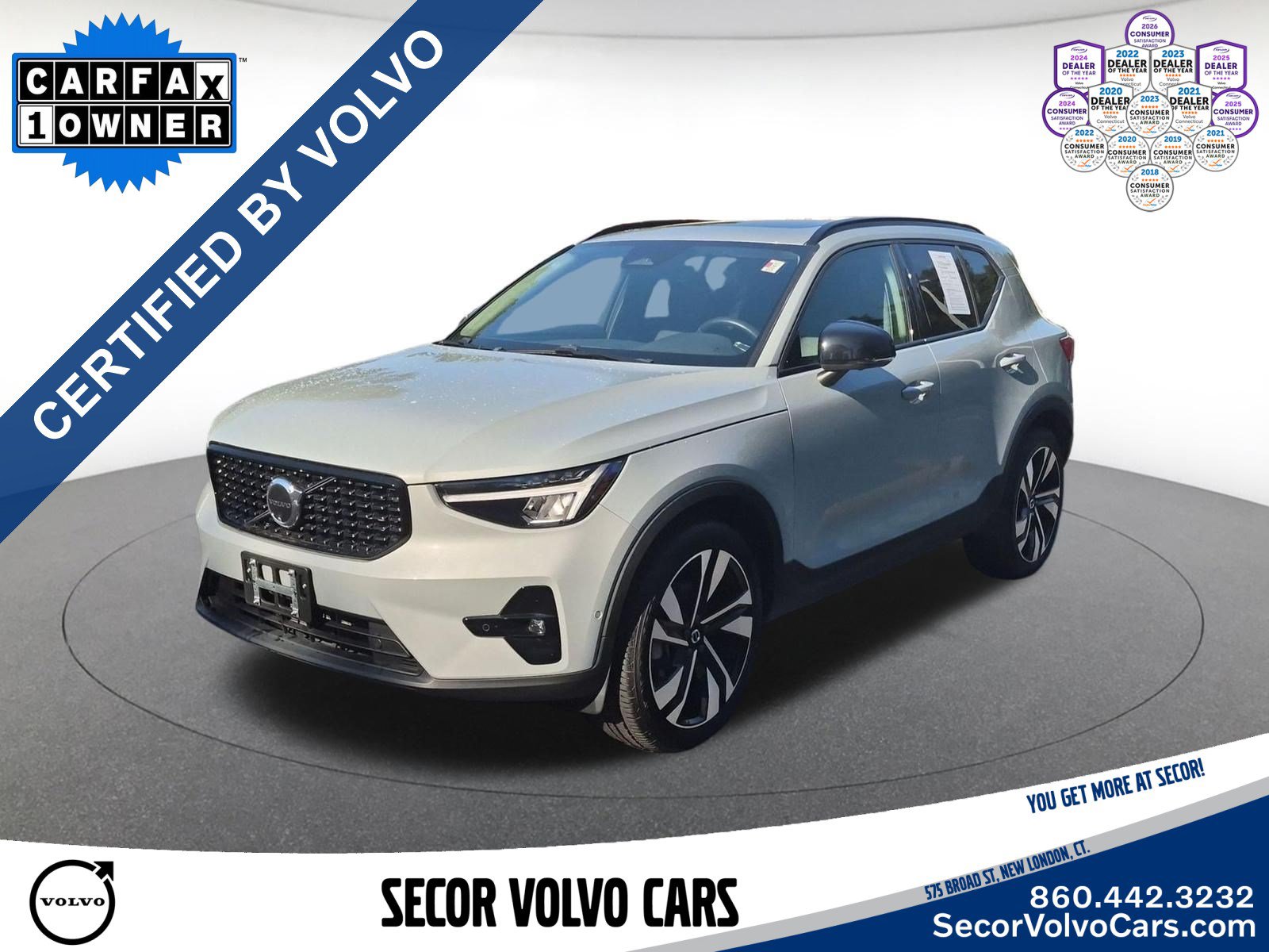 Used 2024 Volvo XC40 B5 Plus AWD/4WD image 1