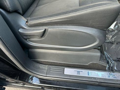 Used 2018 Nissan Titan SV w/ SV Convenience Package RWD image 30