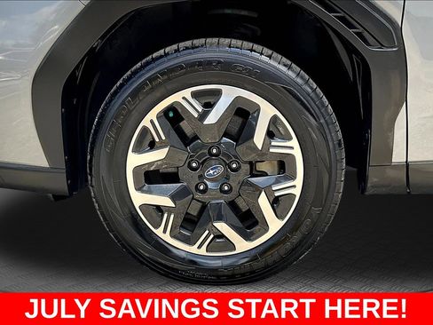 Used 2025 Subaru Forester Premium AWD/4WD image 43