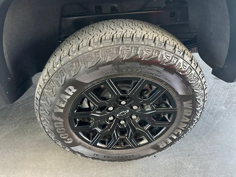 Used 2025 Chevrolet Colorado Trail Boss AWD/4WD image 13