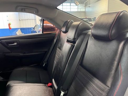 Used 2015 Toyota Camry SE image 18