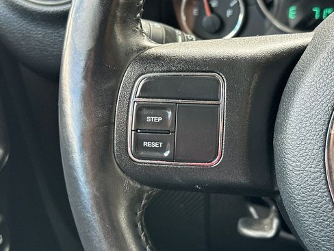 Used 2018 Jeep Wrangler Unlimited Sahara AWD/4WD image 25
