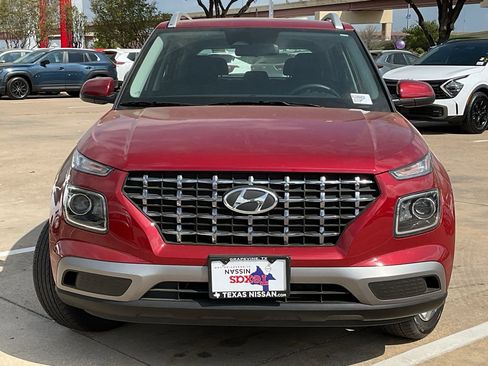 Used 2025 Hyundai Venue SEL image 3