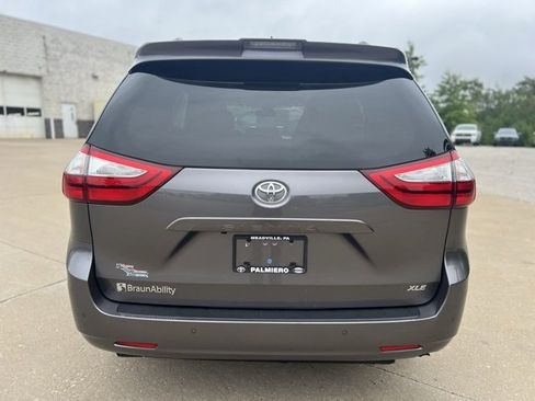 Used 2019 Toyota Sienna XLE image 4