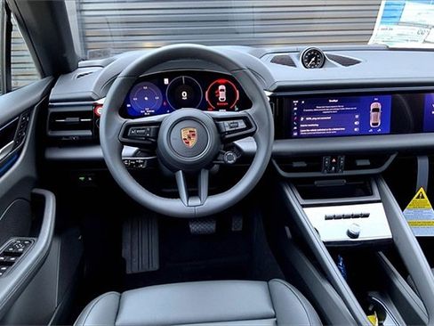 Used 2025 Porsche Macan Electric image 23