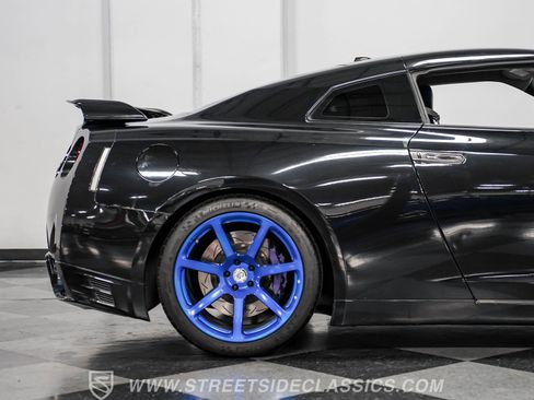 Used 2013 Nissan GT-R Premium image 30