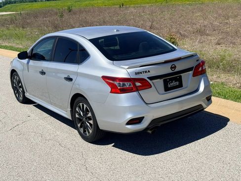 Used 2019 Nissan Sentra SR FWD image 13