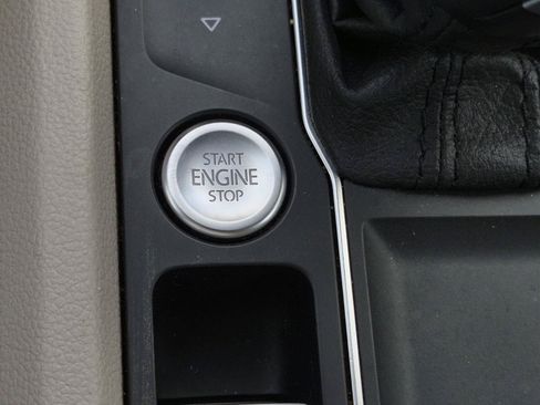 Used 2020 Volkswagen Atlas SEL FWD image 35