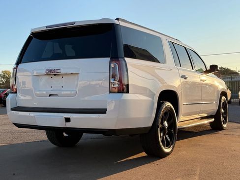 Used 2017 GMC Yukon XL SLT w/ HD Trailering Package image 3
