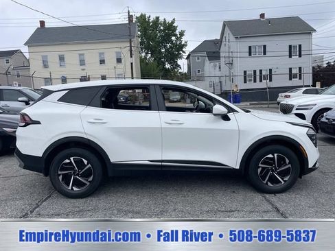 Used 2024 Kia Sportage LX AWD/4WD image 3