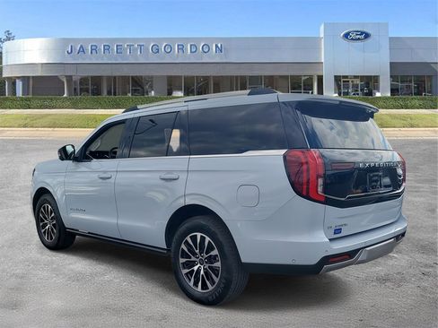 Used 2025 Ford Expedition Platinum image 3