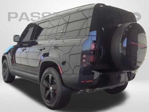 Used 2023 Land Rover Defender 110 S image 9