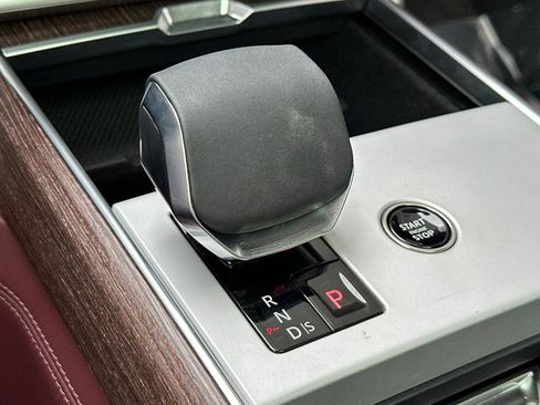 Used 2025 Land Rover Range Rover Long Wheelbase Autobiography image 24