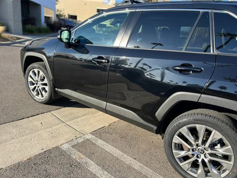 Used 2022 Toyota RAV4 XLE Premium FWD image 17