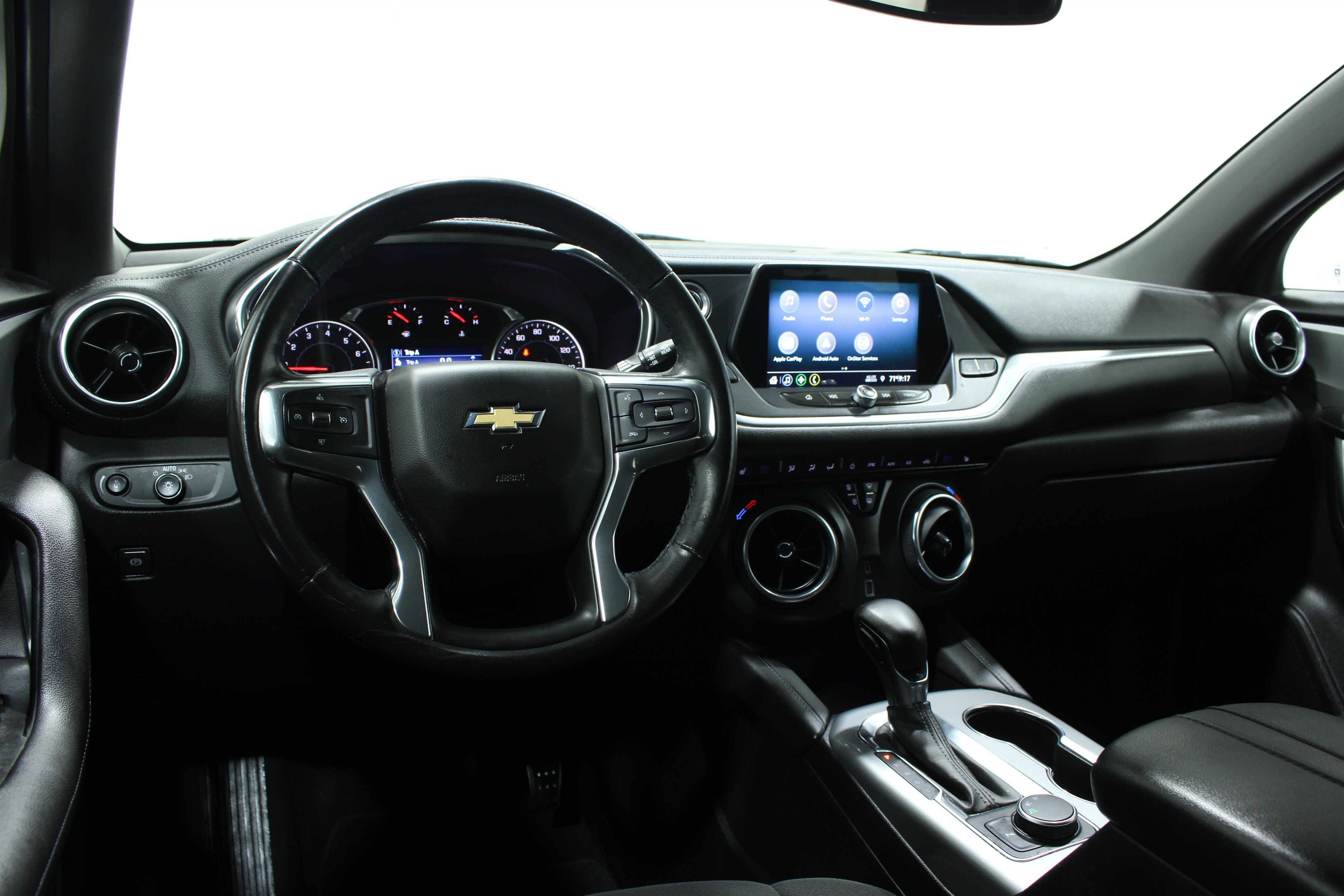 Used 2020 Chevrolet Blazer LT FWD image 2
