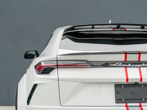 Used 2021 Lamborghini Urus AWD/4WD image 47
