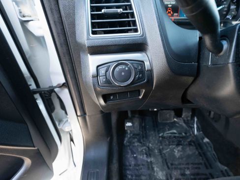 Used 2018 Ford Explorer XLT w/ Equipment Group 202A image 11