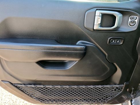 Used 2018 Jeep Wrangler Unlimited Sport S image 12