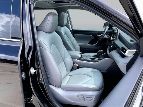 Used 2022 Toyota Highlander XLE FWD image 8