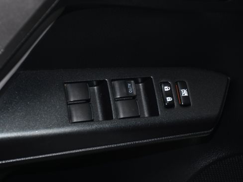 Used 2018 Toyota RAV4 XLE FWD image 11